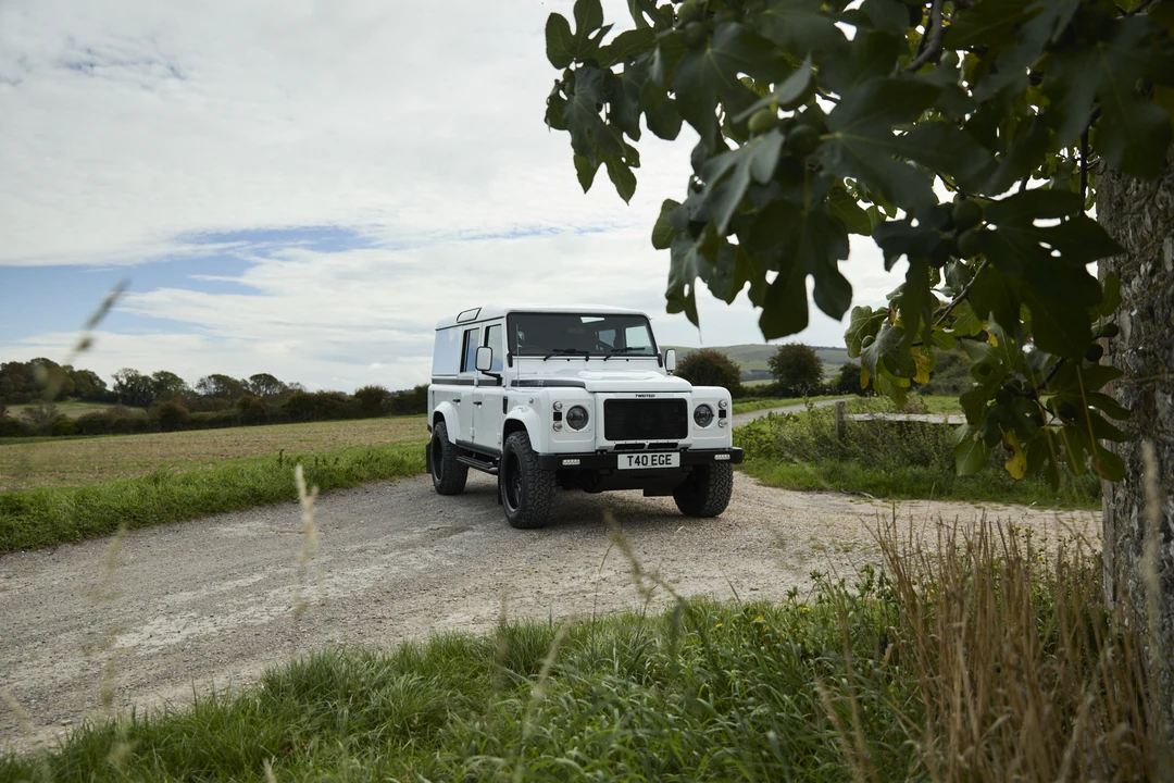 2016 Land Rover Defender 110 - Image 16 of 31
