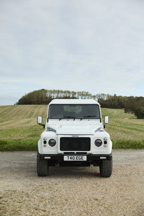 2016 Land Rover Defender 110 - Image 27 of 31