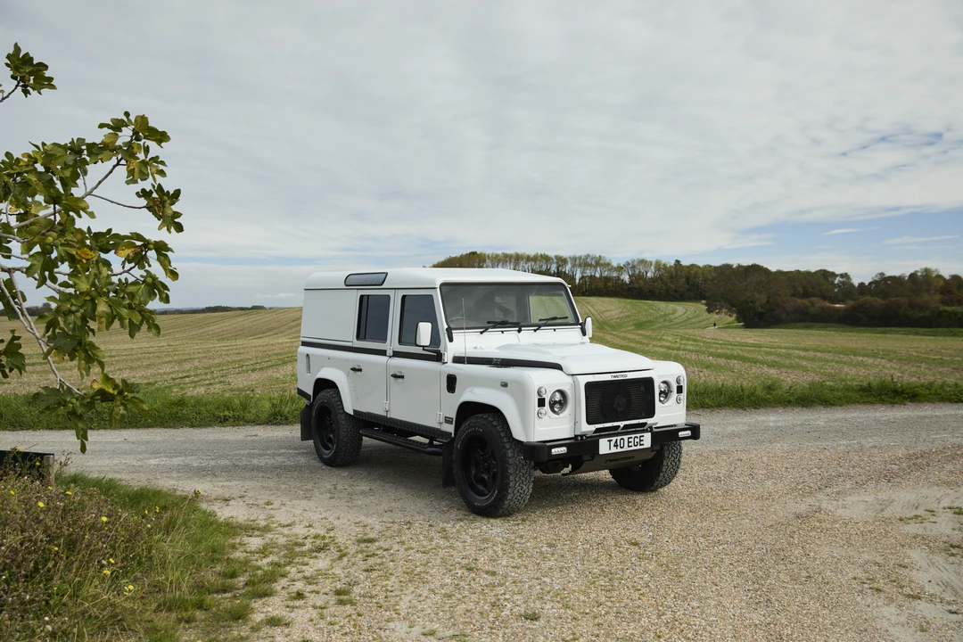 2016 Land Rover Defender 110 - Image 18 of 31