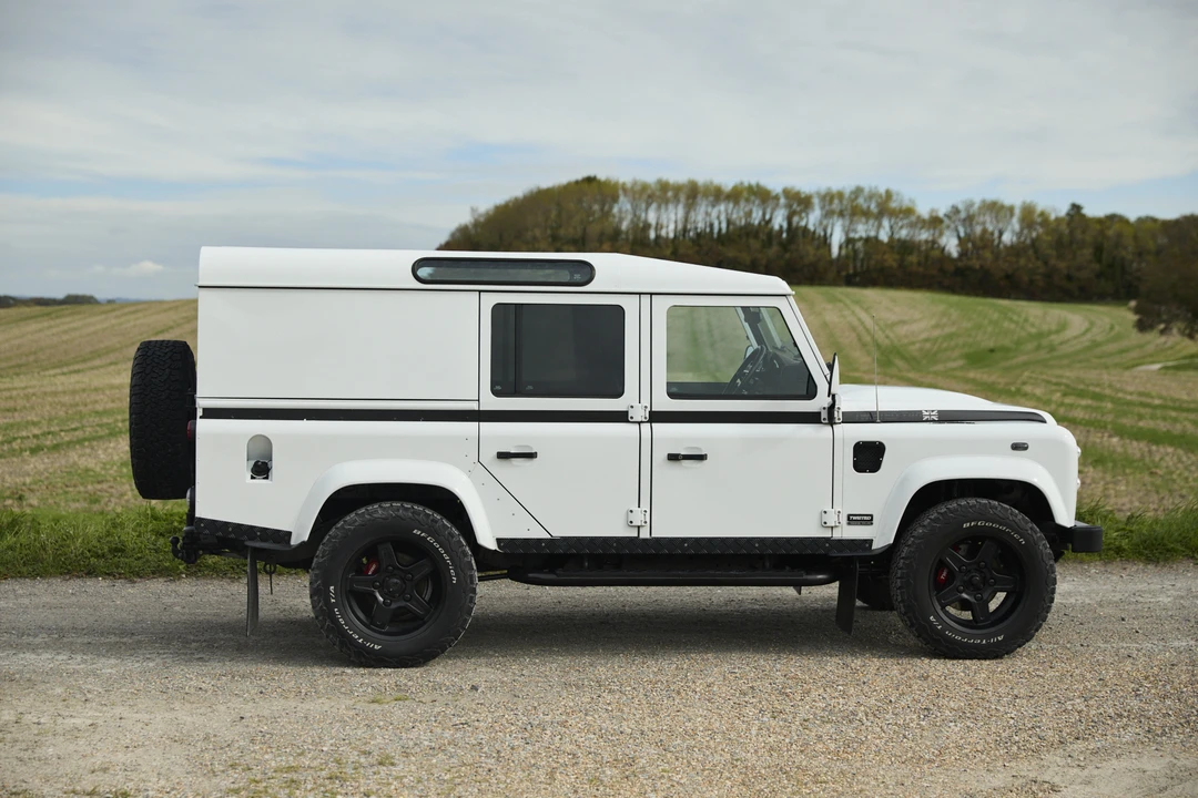 2016 Land Rover Defender 110 - Image 4 of 31