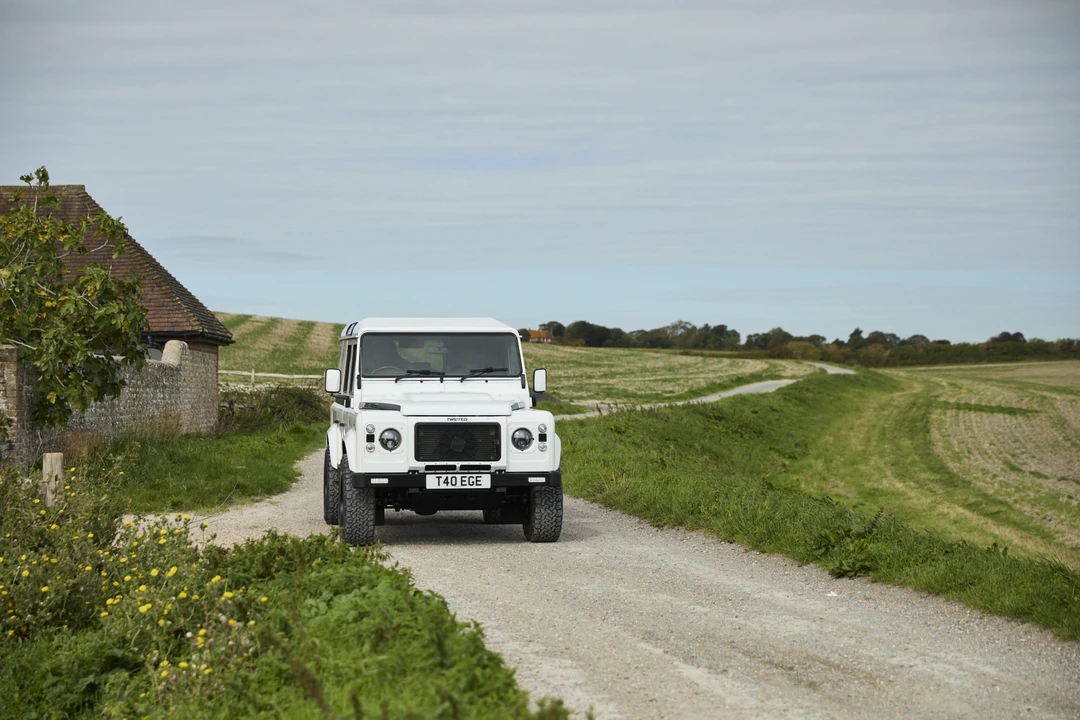 2016 Land Rover Defender 110 - Image 20 of 31