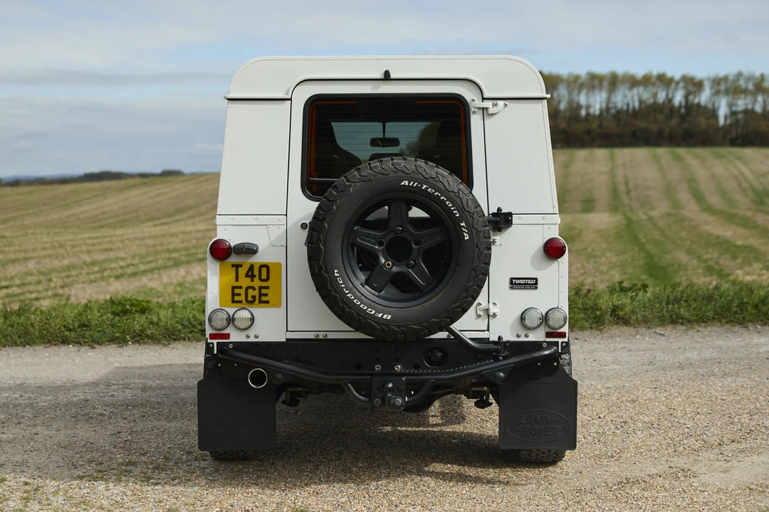 2016 Land Rover Defender 110 - Image 6 of 31