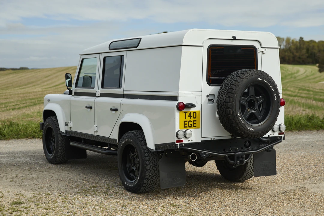 2016 Land Rover Defender 110 - Image 7 of 31