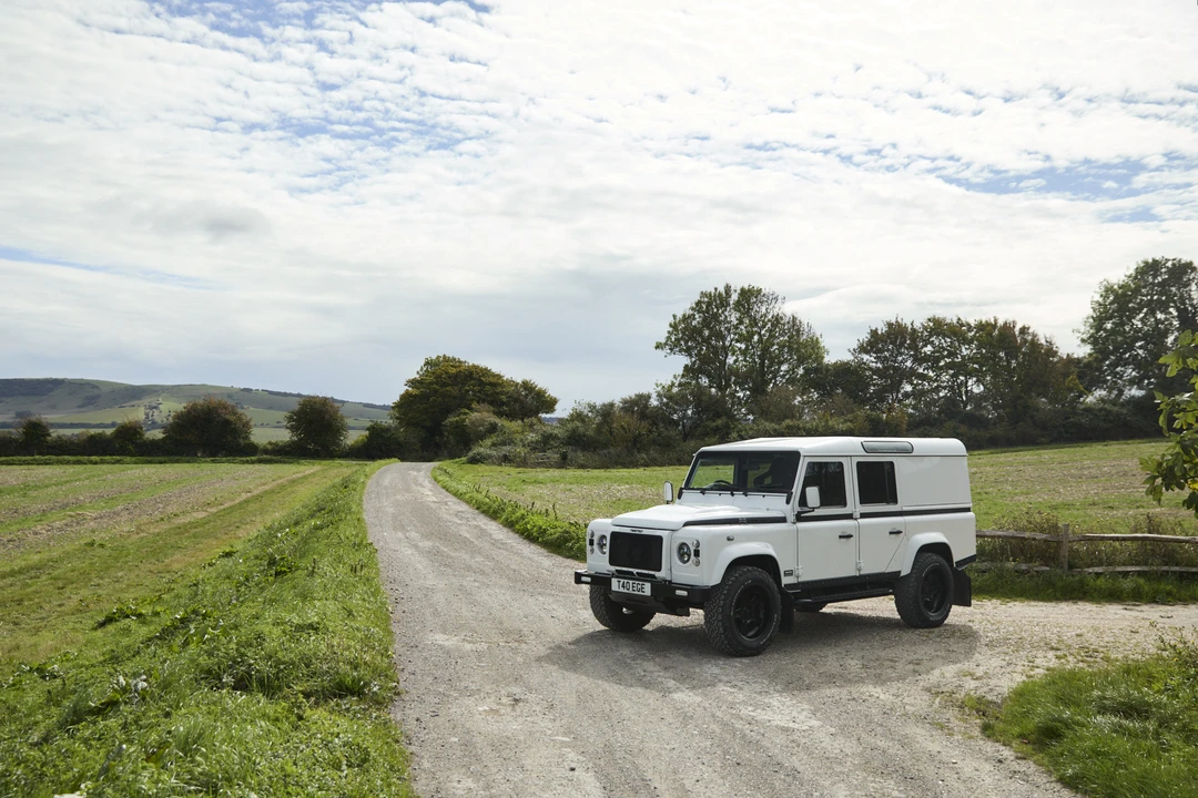 2016 Land Rover Defender 110 - Image 23 of 31