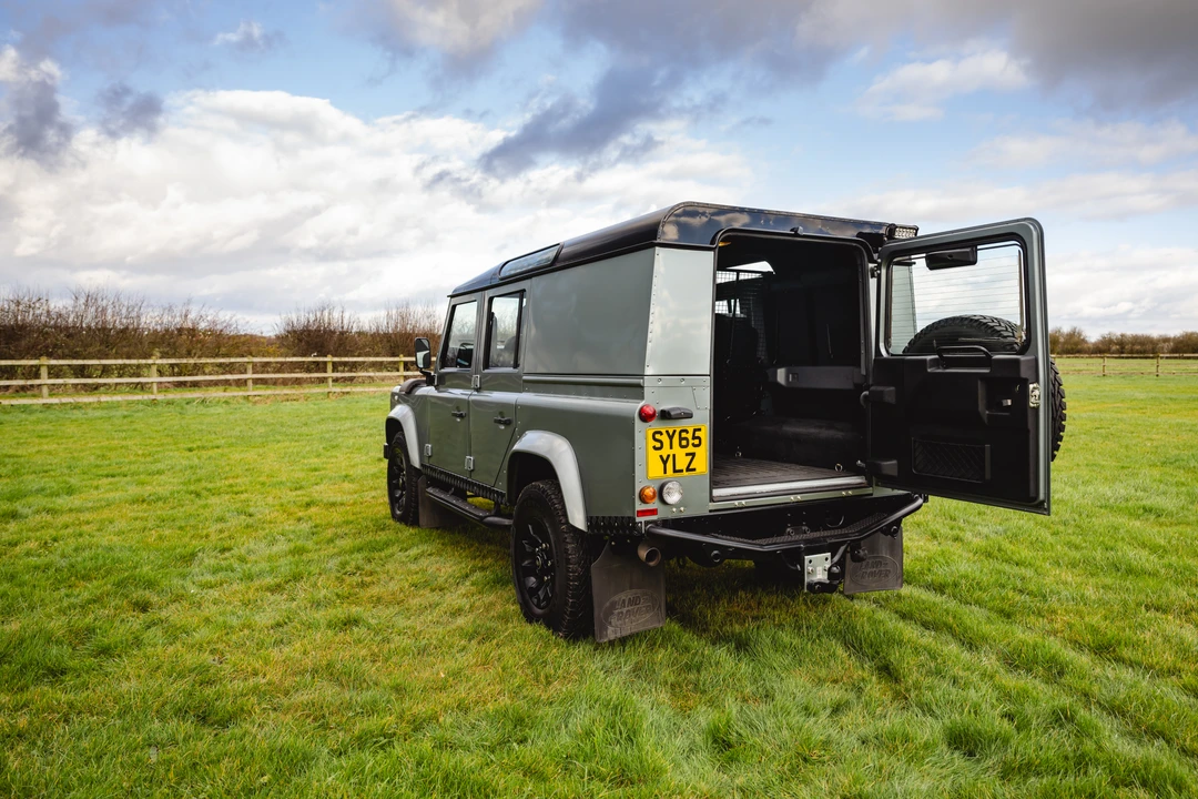 2016 Land Rover Defender 110 - Image 24 of 31