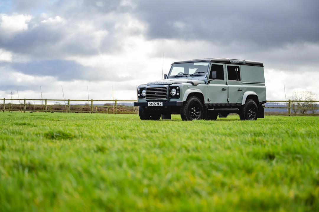 2016 Land Rover Defender 110 - Image 16 of 31