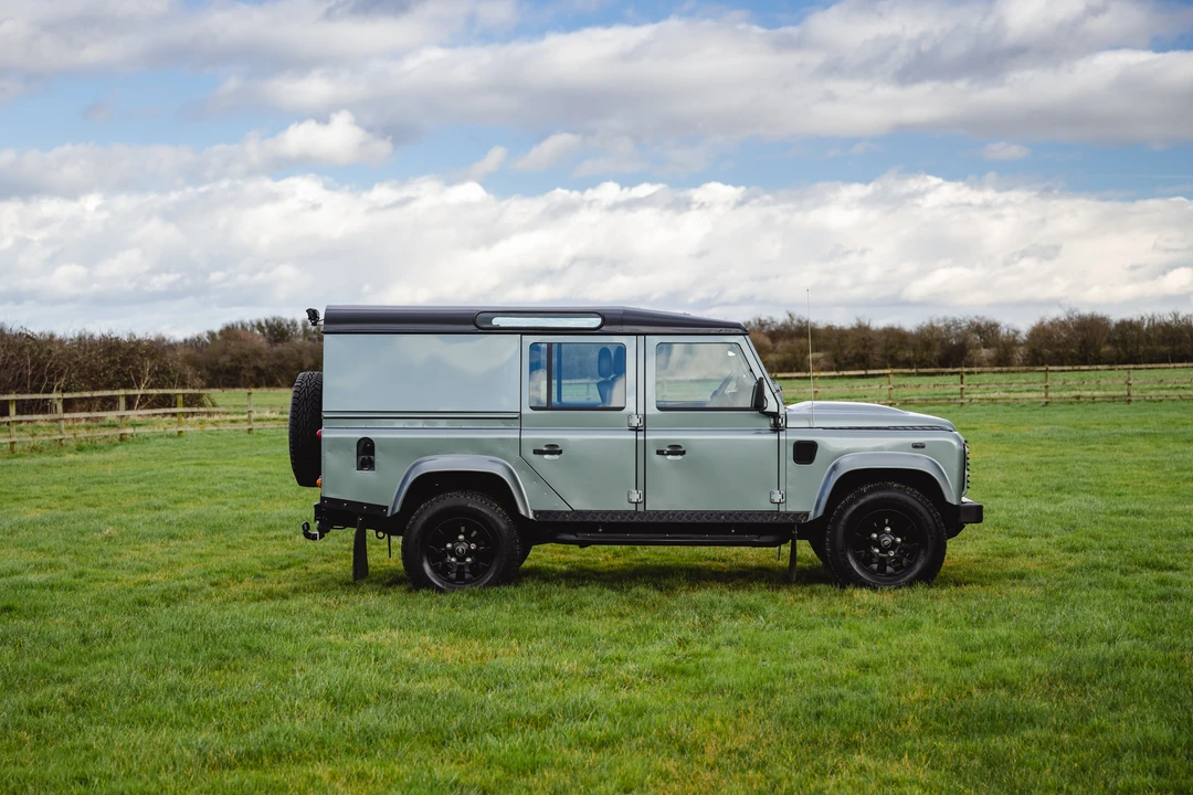 2016 Land Rover Defender 110 - Image 9 of 31