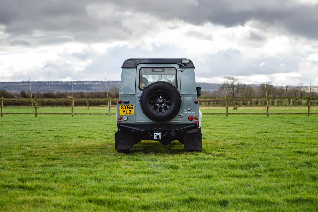 2016 Land Rover Defender 110 - Image 27 of 31
