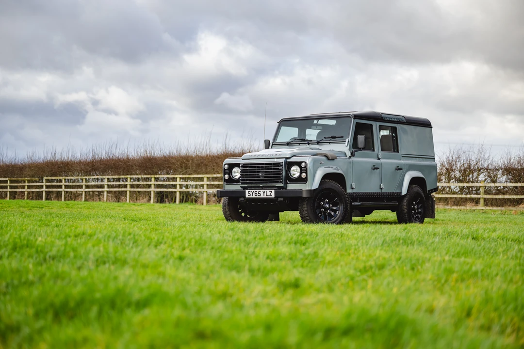 2016 Land Rover Defender 110 - Image 17 of 31