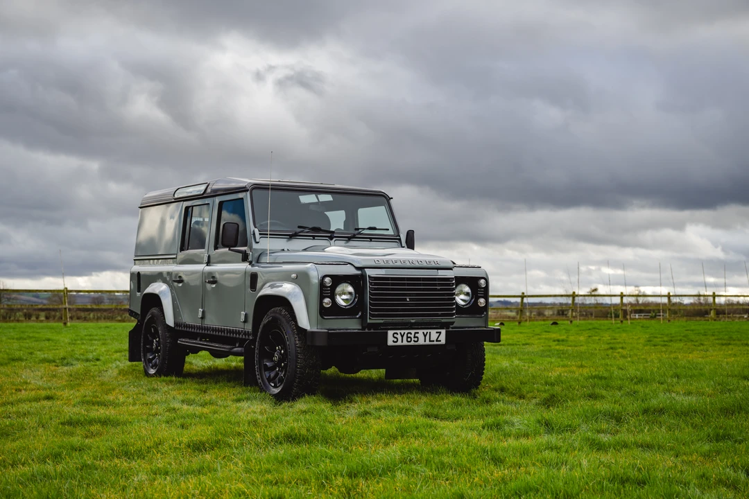 2016 Land Rover Defender 110 - Image 10 of 31