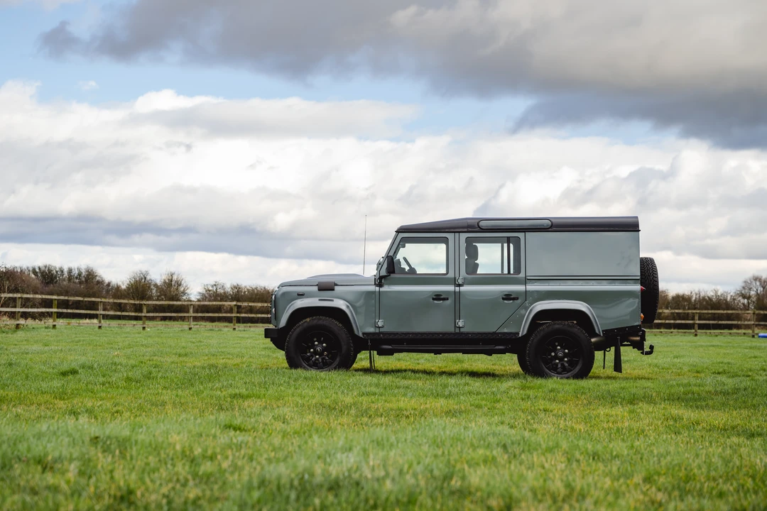 2016 Land Rover Defender 110 - Image 5 of 31