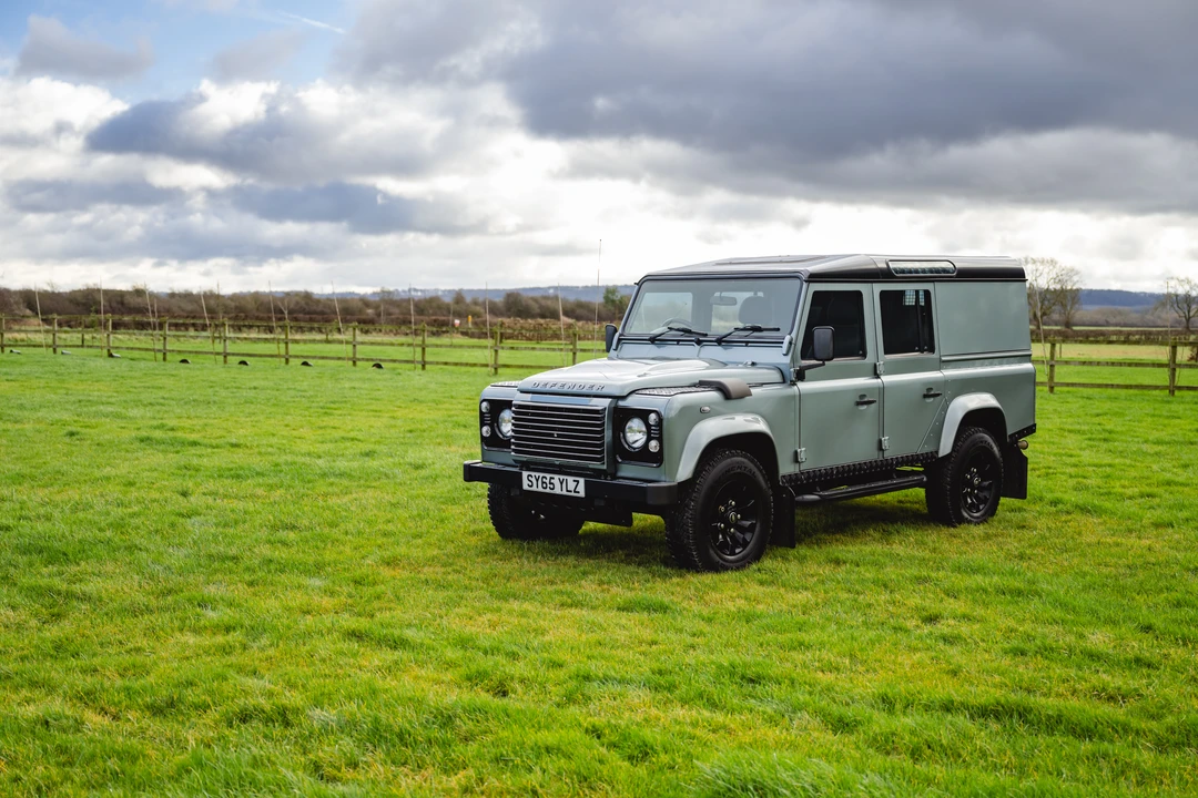 2016 Land Rover Defender 110 - Image 4 of 31