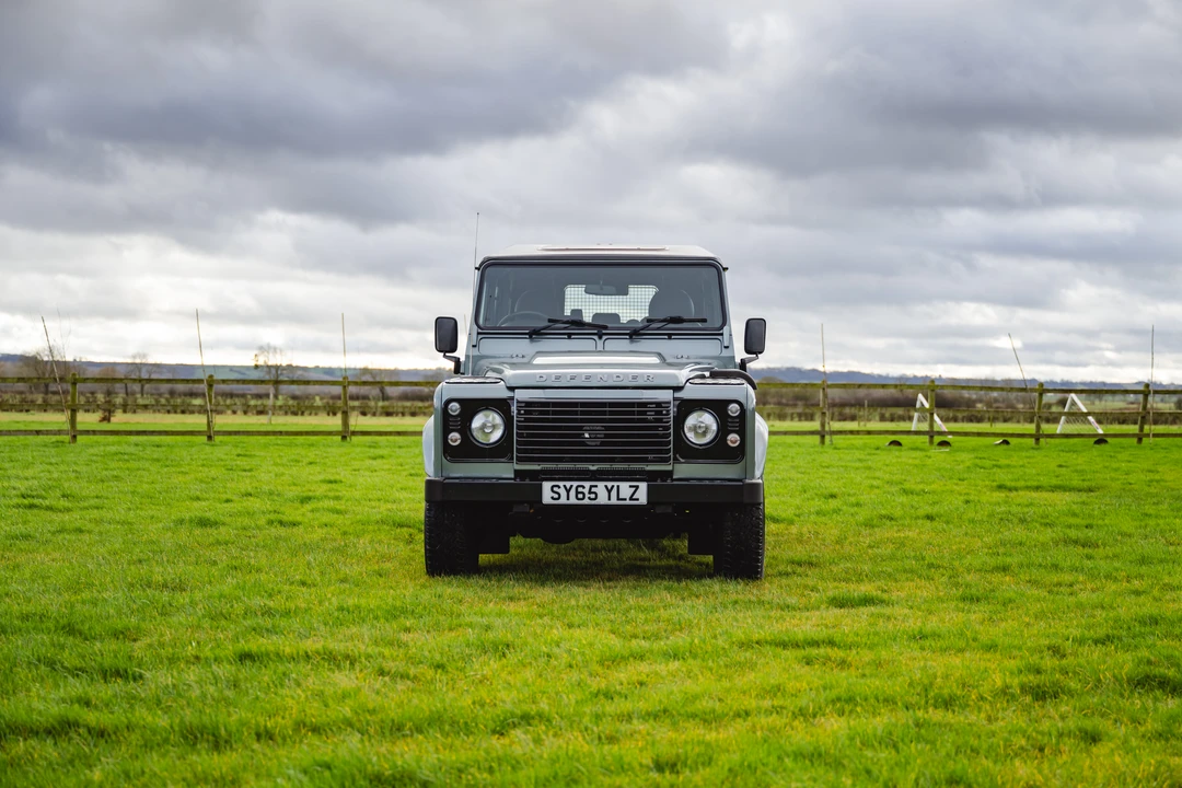 2016 Land Rover Defender 110 - Image 13 of 31