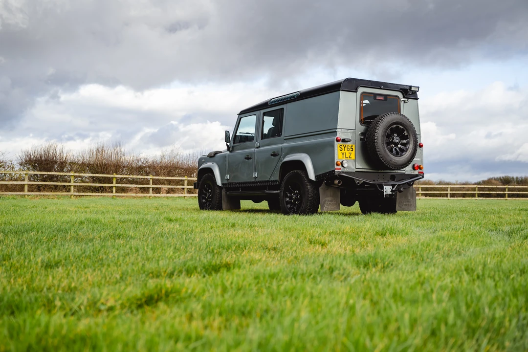 2016 Land Rover Defender 110 - Image 25 of 31