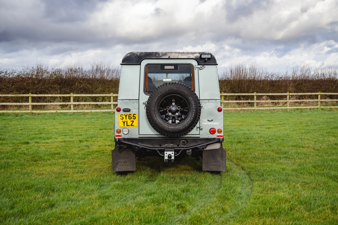 2016 Land Rover Defender 110 - Image 7 of 31