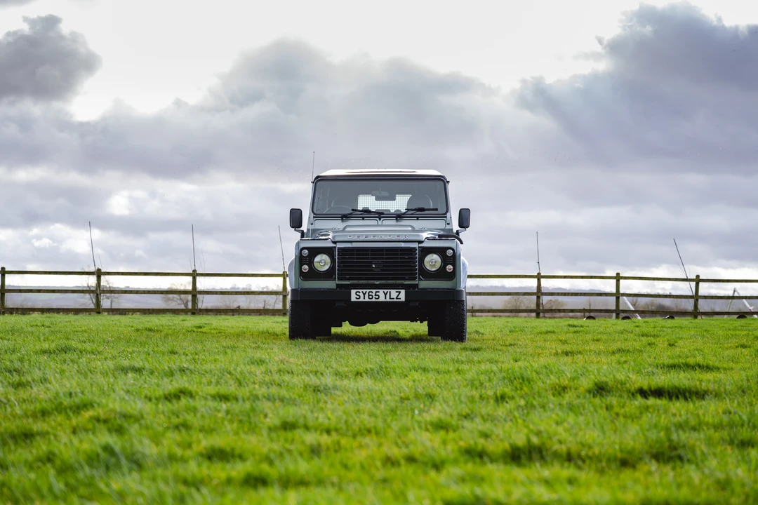 2016 Land Rover Defender 110 - Image 15 of 31