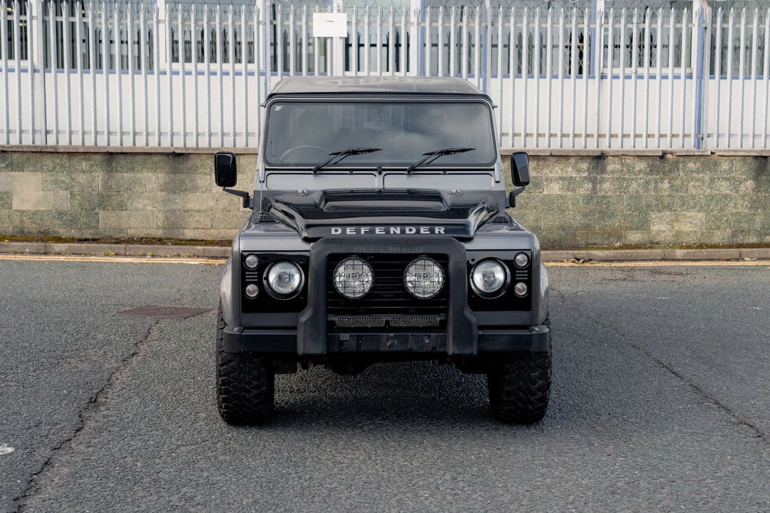 2016 Land Rover Defender 110 - Image 2 of 31