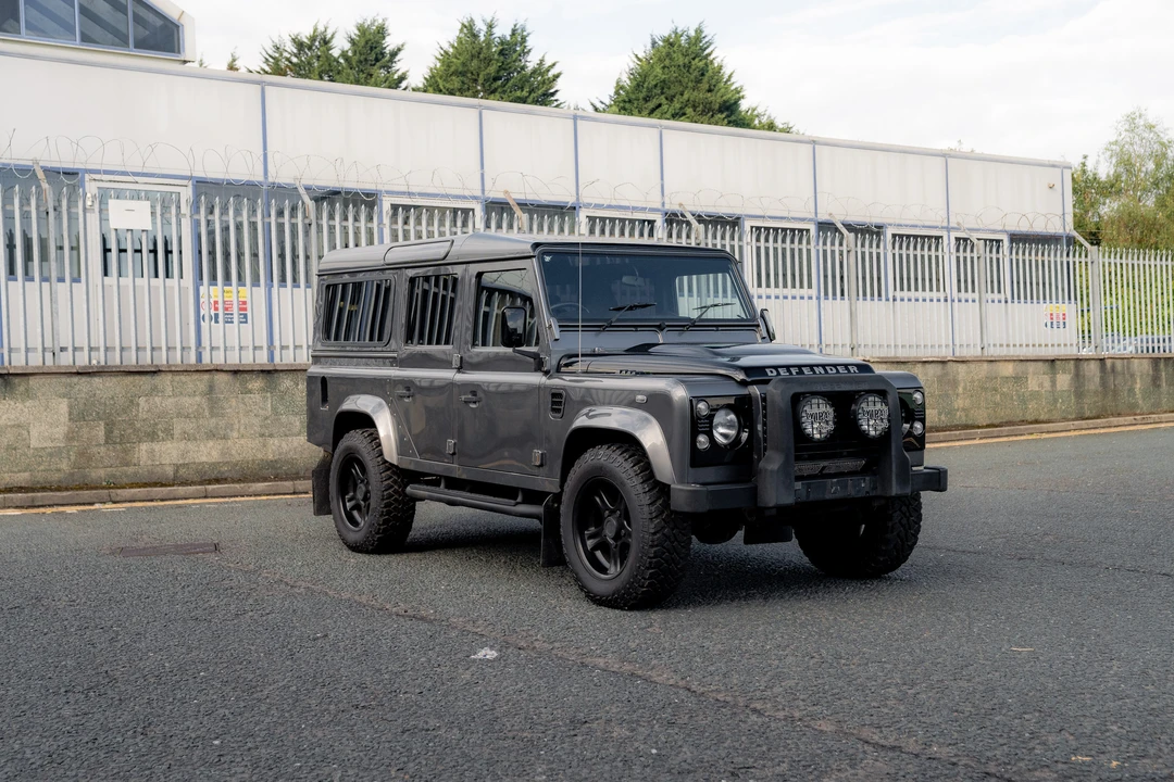 2016 Land Rover Defender 110 - Image 3 of 31