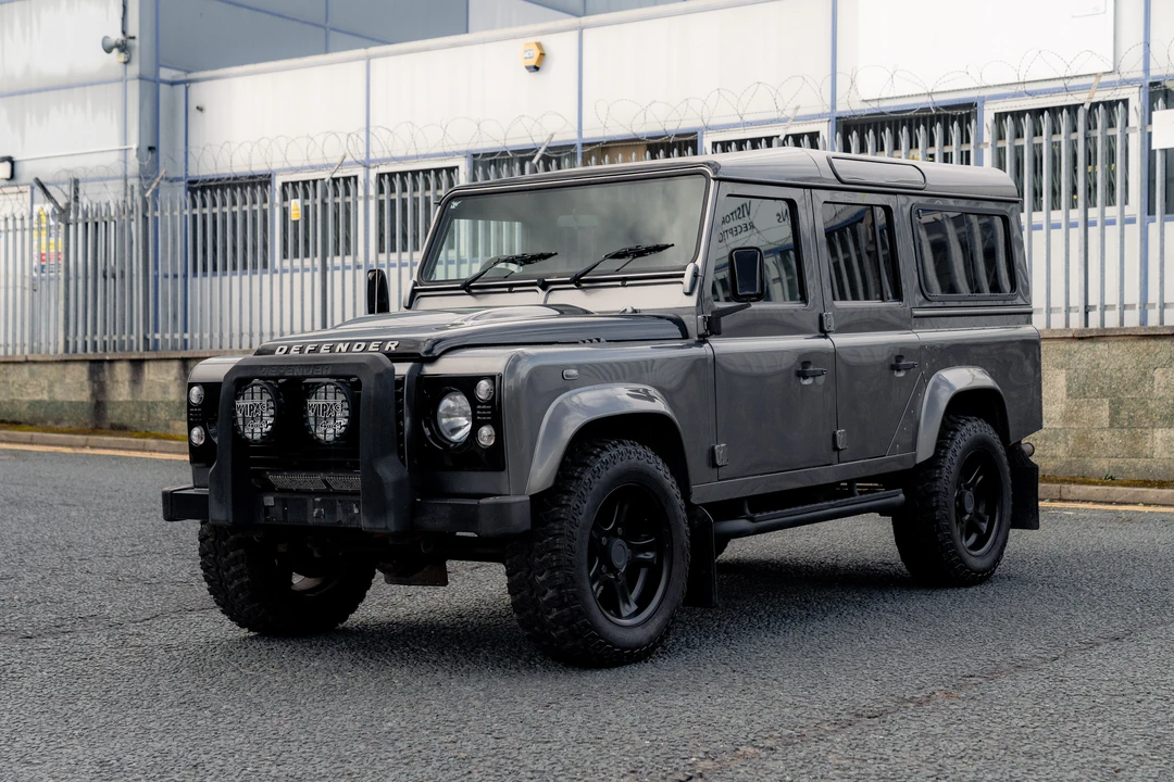 2016 Land Rover Defender 110 - Image 9 of 31