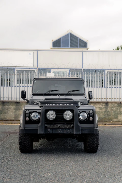 2016 Land Rover Defender 110 - Image 25 of 31
