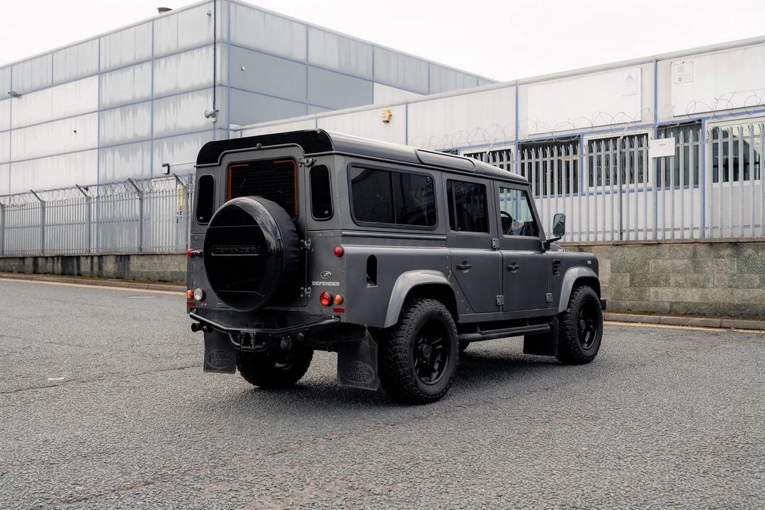 2016 Land Rover Defender 110 - Image 5 of 31