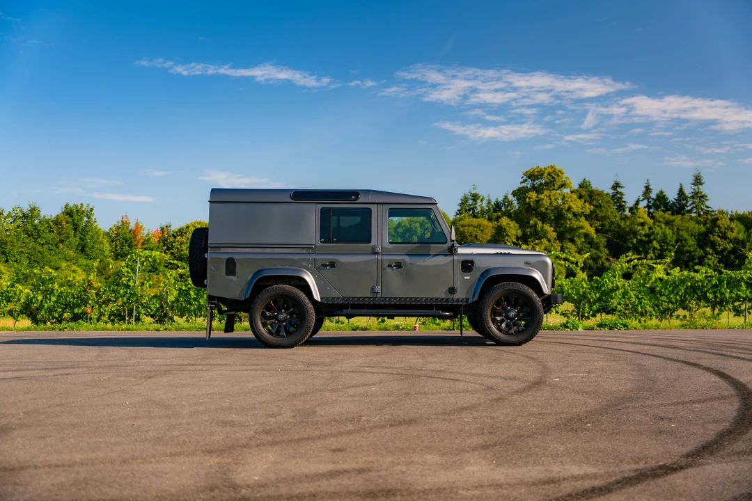 2015 Land Rover Defender 110 - Image 6 of 31