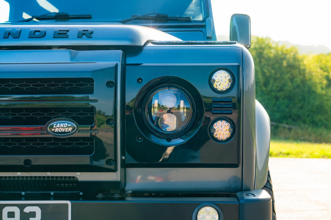 2015 Land Rover Defender 110 - Image 10 of 31