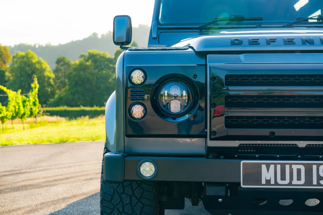 2015 Land Rover Defender 110 - Image 11 of 31