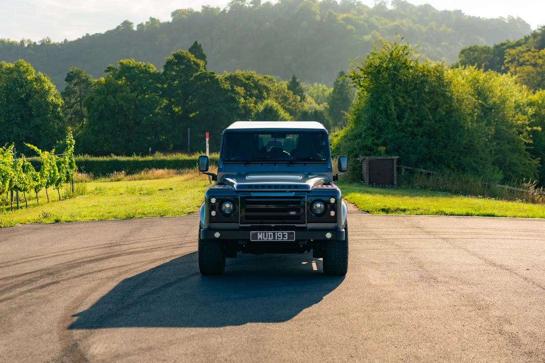 2015 Land Rover Defender 110 - Image 8 of 31