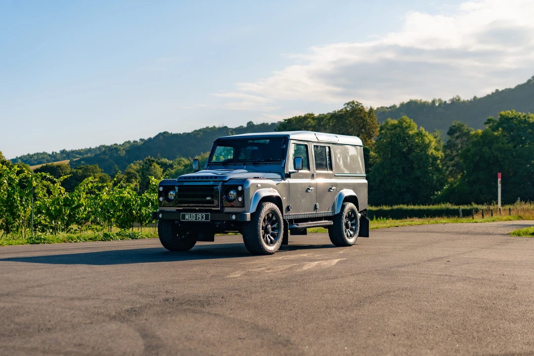 2015 Land Rover Defender 110 - Image 3 of 31
