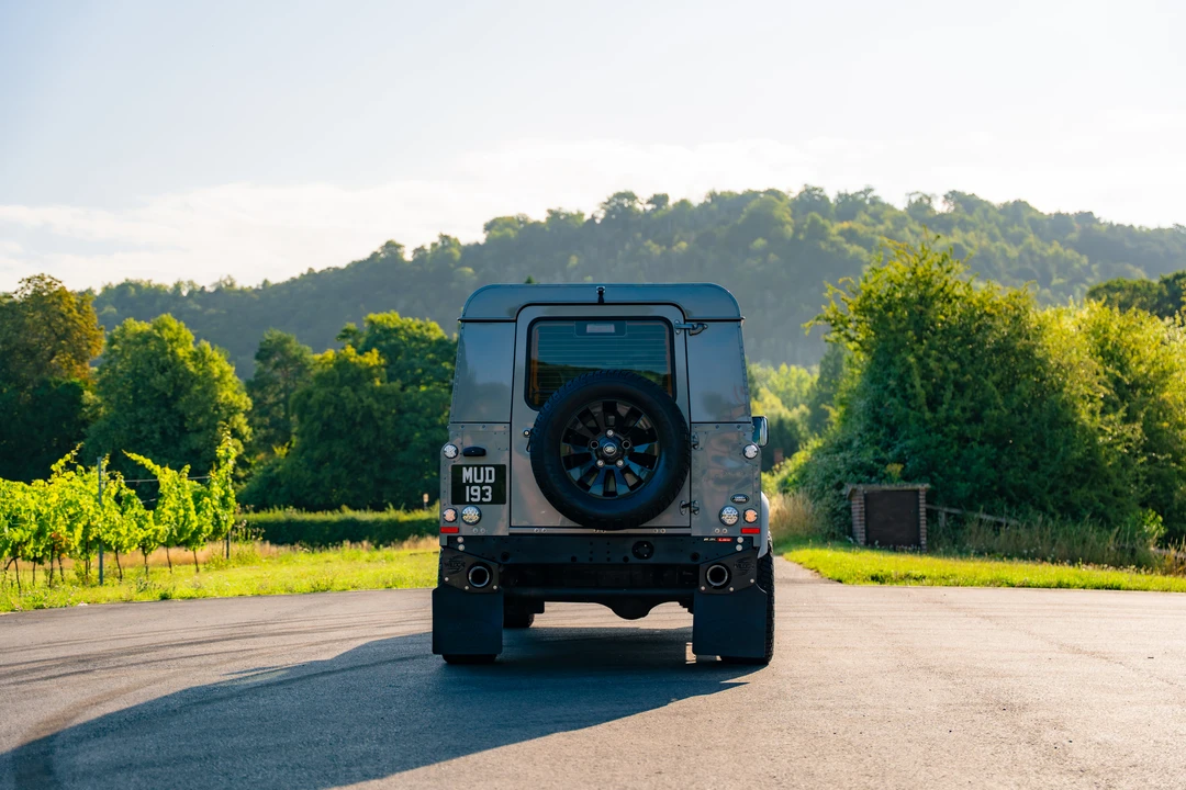 2015 Land Rover Defender 110 - Image 5 of 31