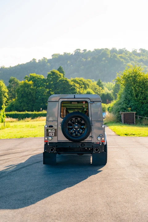 2015 Land Rover Defender 110 - Image 19 of 31