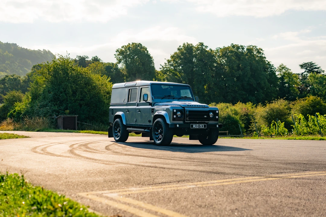 2015 Land Rover Defender 110 - Image 7 of 31