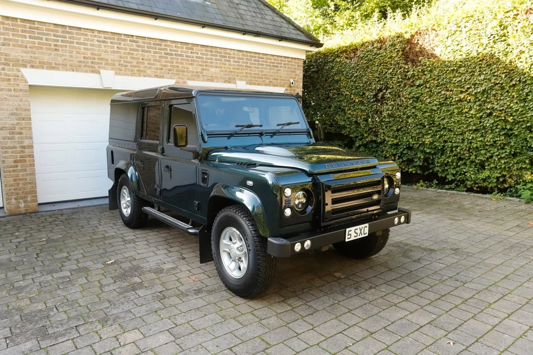 2016 Land Rover Defender 110 - Image 15 of 30