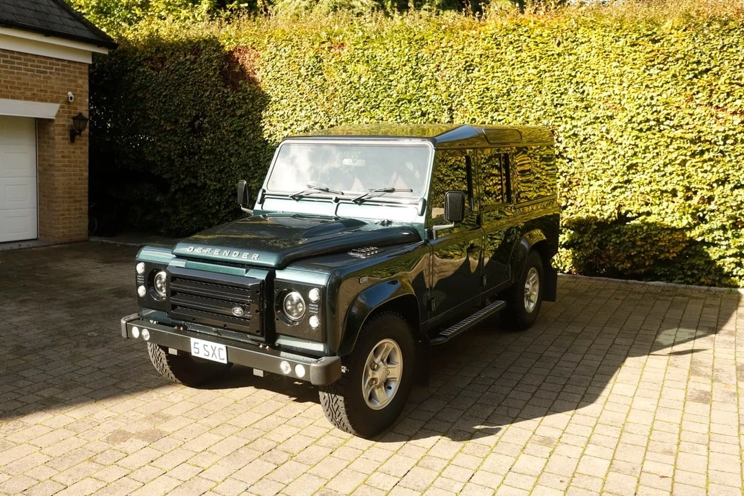 2016 Land Rover Defender 110 - Image 9 of 30
