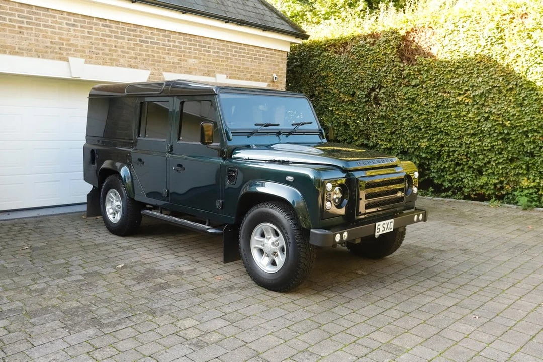 2016 Land Rover Defender 110 - Image 6 of 30