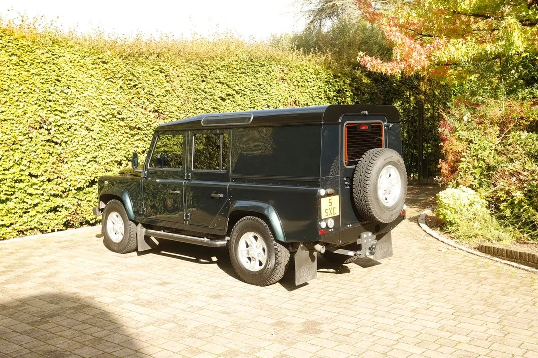 2016 Land Rover Defender 110 - Image 25 of 30