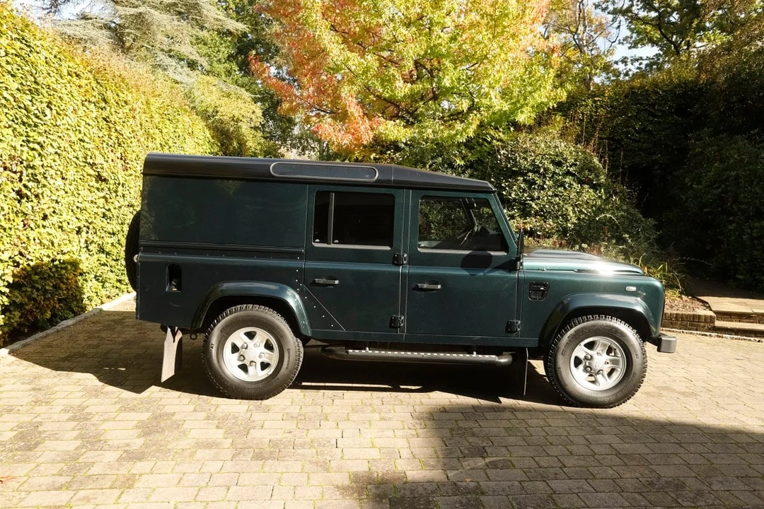 2016 Land Rover Defender 110 - Image 14 of 30