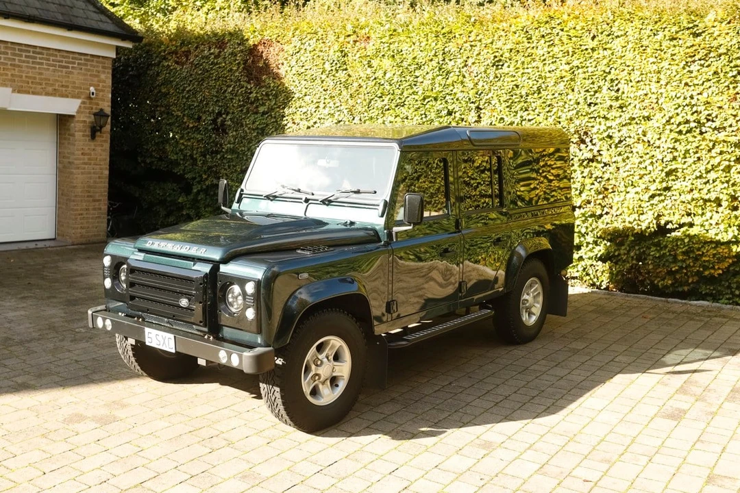 2016 Land Rover Defender 110 - Image 8 of 30