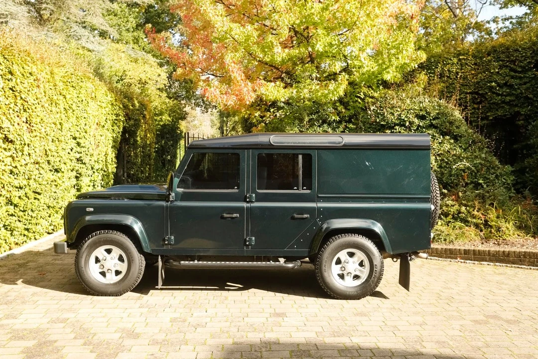 2016 Land Rover Defender 110 - Image 11 of 30