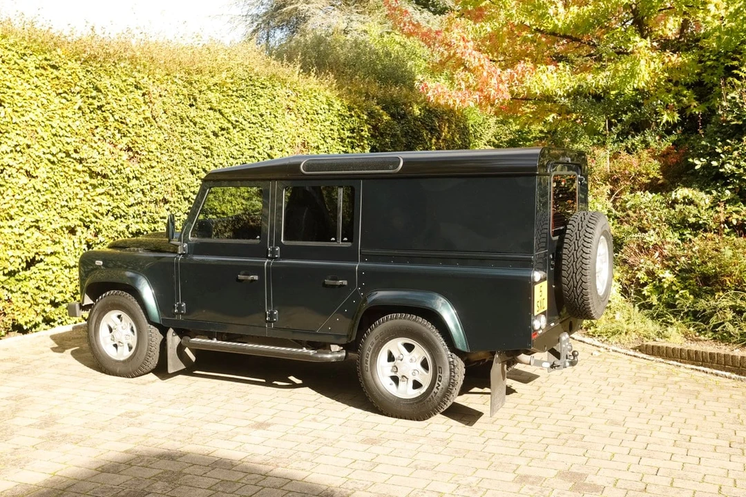 2016 Land Rover Defender 110 - Image 29 of 30