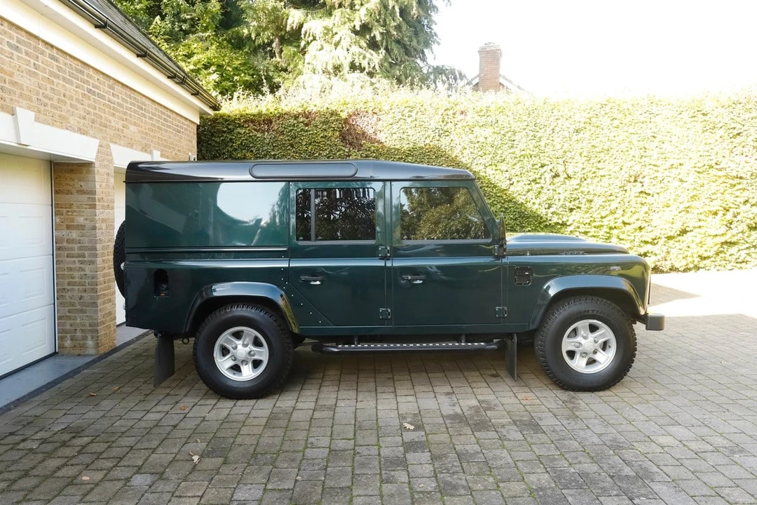 2016 Land Rover Defender 110 - Image 10 of 30