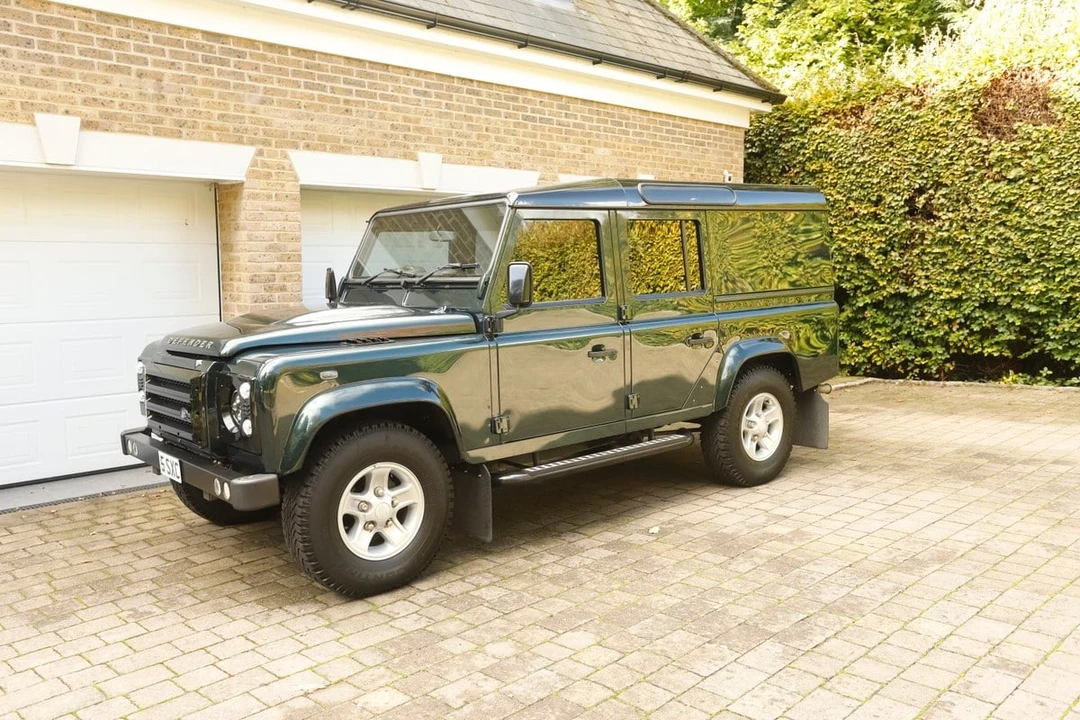 2016 Land Rover Defender 110 - Image 3 of 30