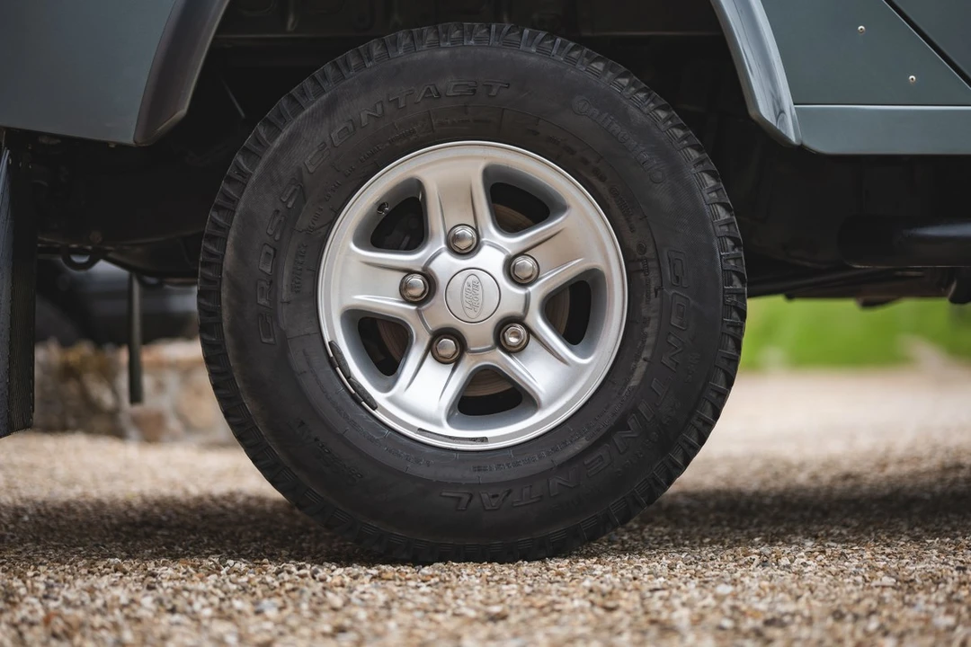 2016 Land Rover Defender 110 - Image 16 of 30