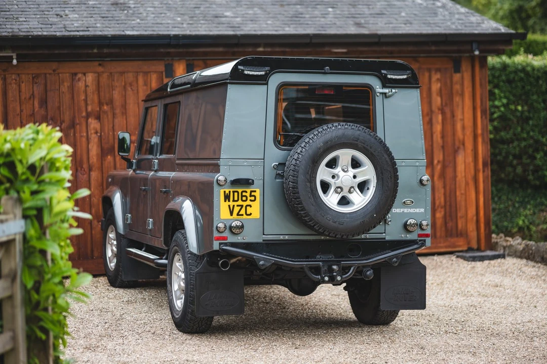 2016 Land Rover Defender 110 - Image 9 of 30