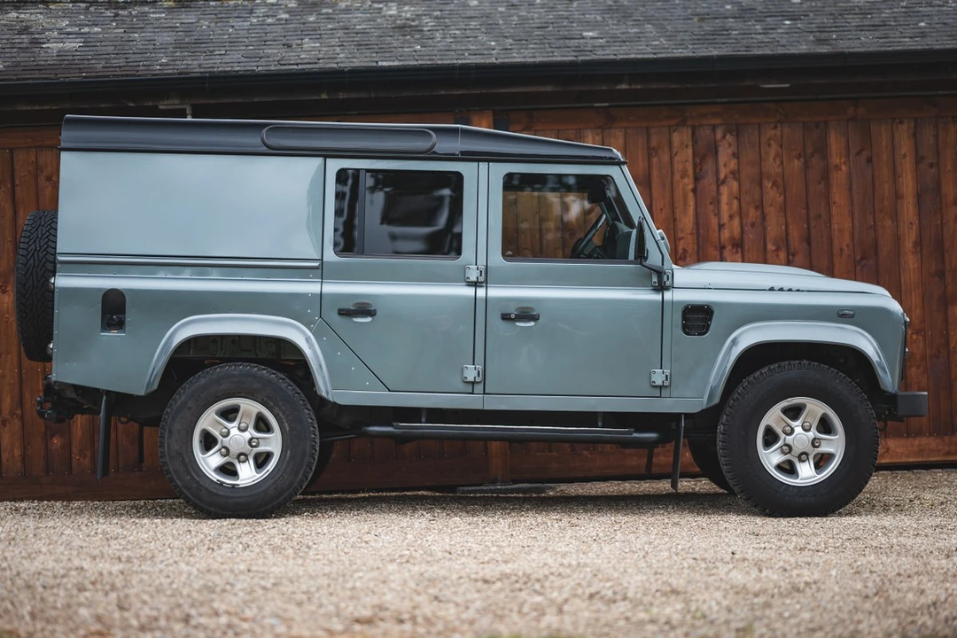 2016 Land Rover Defender 110 - Image 6 of 30