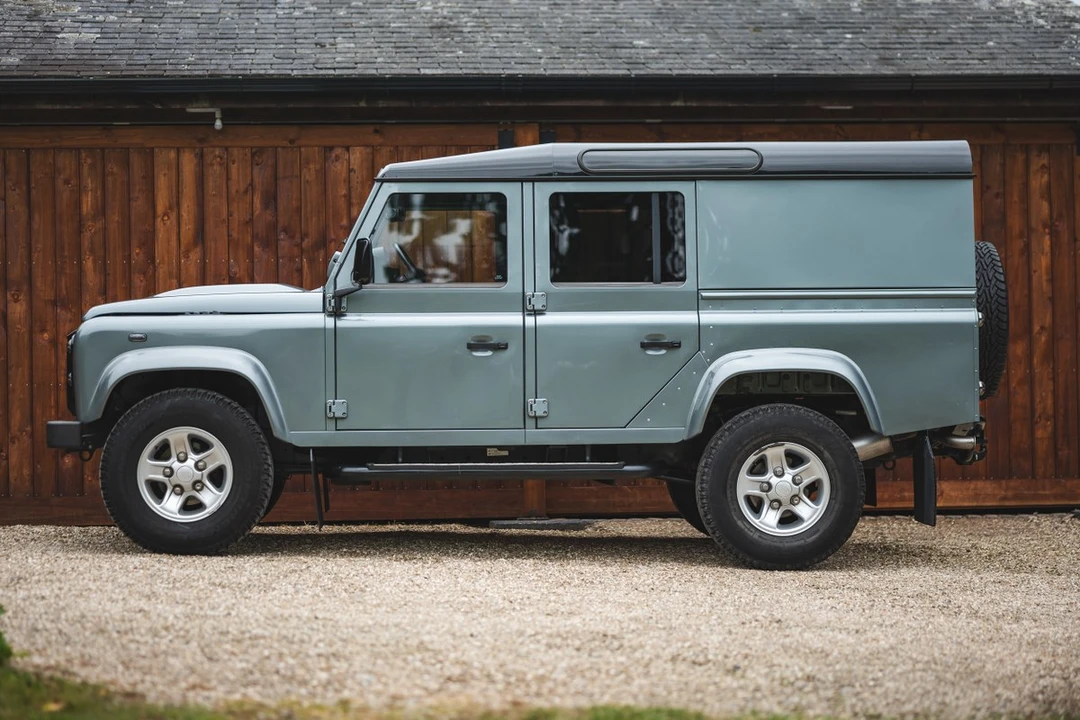2016 Land Rover Defender 110 - Image 10 of 30