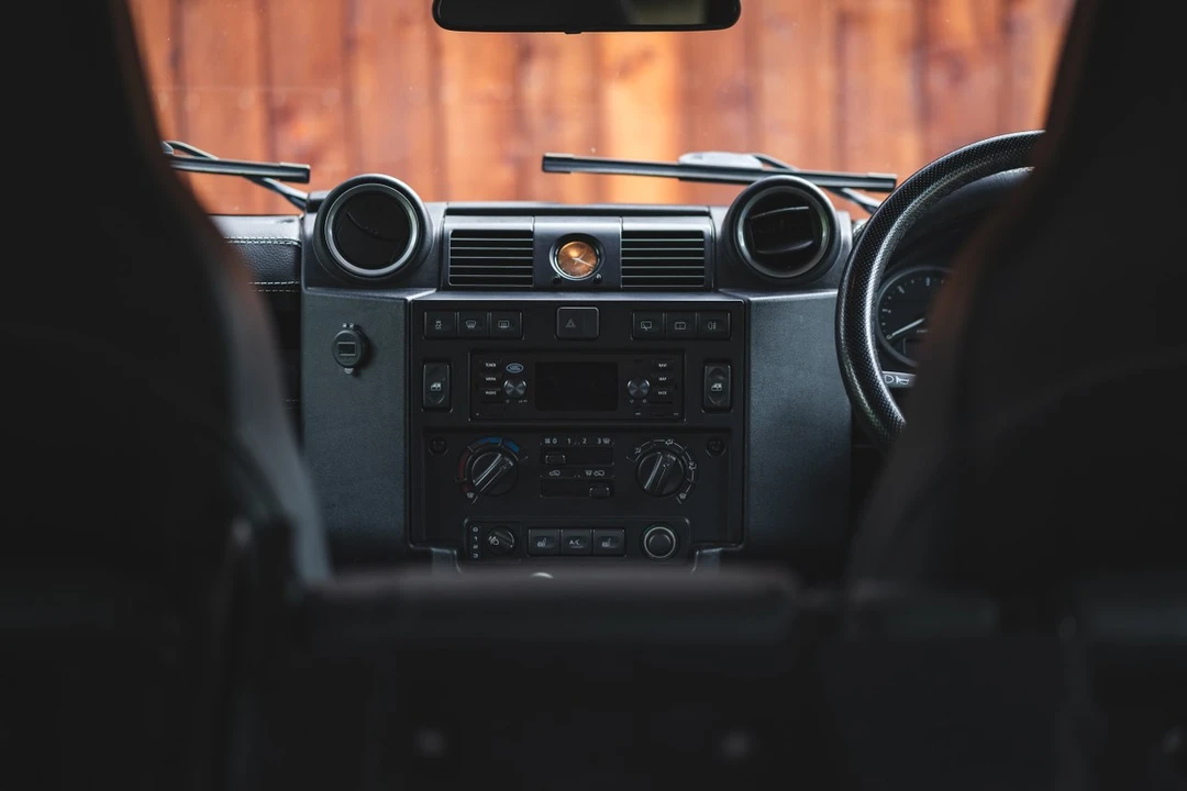 2016 Land Rover Defender 110 - Image 21 of 30