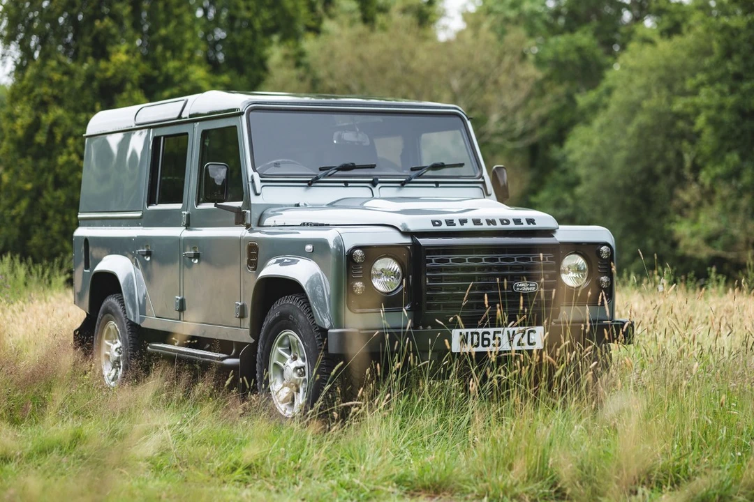 2016 Land Rover Defender 110 - Image 13 of 30
