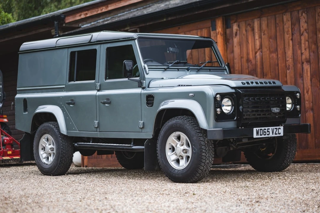 2016 Land Rover Defender 110 - Image 7 of 30